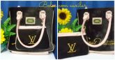 Bolsa preta com auxiliar